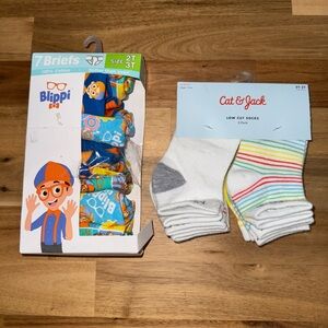 Blippi boys undies and socks bundle 2T - 3T